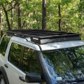 Aluminiowy bagażnik dachowy Land Rover Discovery 3 – czarny bagażnik wyprawowy zamontowany na dachu