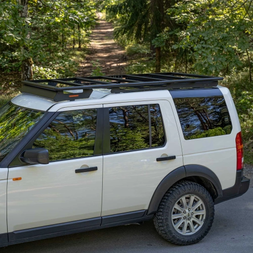 Land Rover Discovery 3 z aluminiową platformą dachową – widok boczny samochodu
