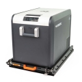 Opuszczana szuflada Expedition-Gear z zamontowaną lodówką Dometic CFX3