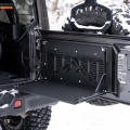 Składany stolik na klapę Jeep Wrangler Expedition-Gear – widok z boku na mechanizm składania