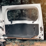 Składany stolik na klapę Suzuki Jimny 4