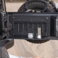 Składany stolik na klapę Jeep Wrangler JK/JKU z panelem MOLLE do akcesoriów off-road