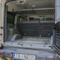 Ineos Granadier widok na wyposażony bagażnik w półkę, panele molle