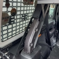 Zagięte krawędzie kosza cargo Jeep Wrangler JLU zabezpieczające sprzęt