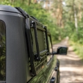 Uchwyt Expedition-Gear do transportu trapów MaxTrax Lite podczas jazdy off-road