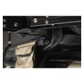 Zbliżenie na mechanizm rozkładania markizy samonośnej Rhino-Rack Batwing 270 Freestanding Lewa